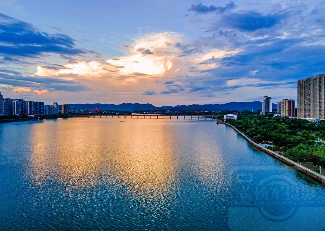 仲夏于都云彩绚烂,长征源头景美如画.仲夏时节,在于都县贡江河