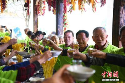 东方时评丨“拼一单”，丰收节里带货忙 于都县